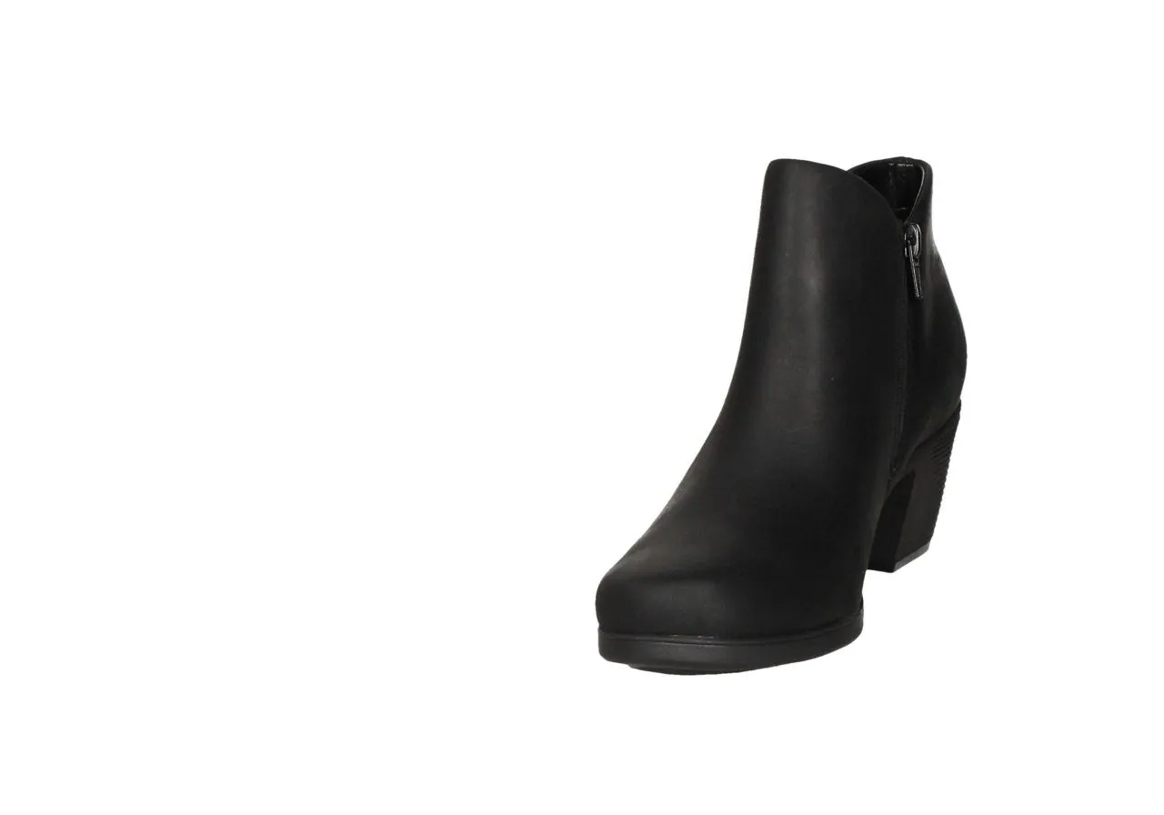 Black Waxed Zippered Smooth Boots Rubber Sole.