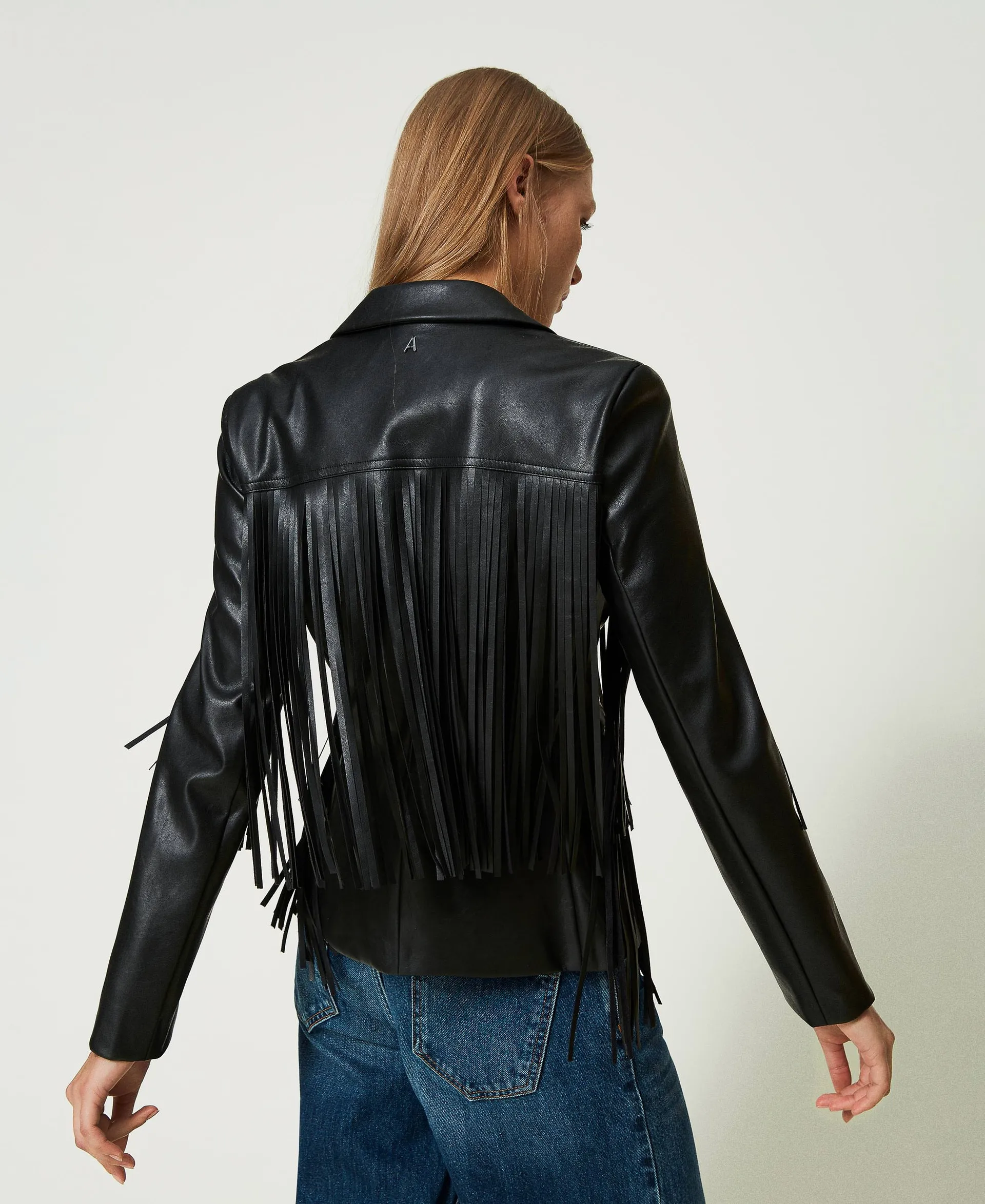 Chaqueta efecto piel con flecos